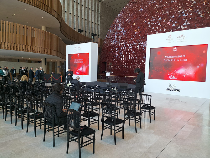 vip-acilis-organizsyonu-masa-sandalye-kiralama